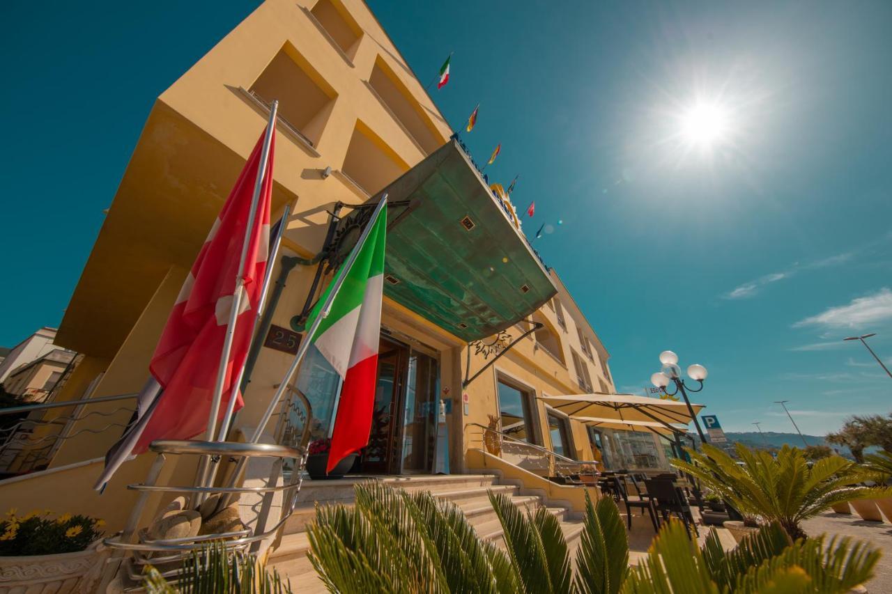 Riva Del Sole Hotel